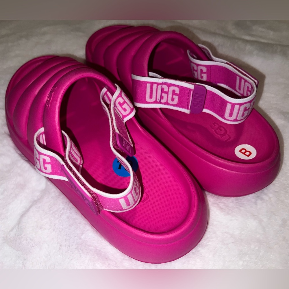 UGG Fuchsia Sport Yeah slide with detachable Straps - Picture 3 of 9